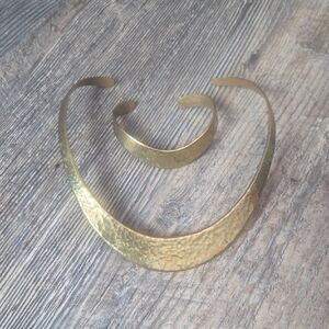 Vintage Gold-Tone Hammered Brass Jewery Set